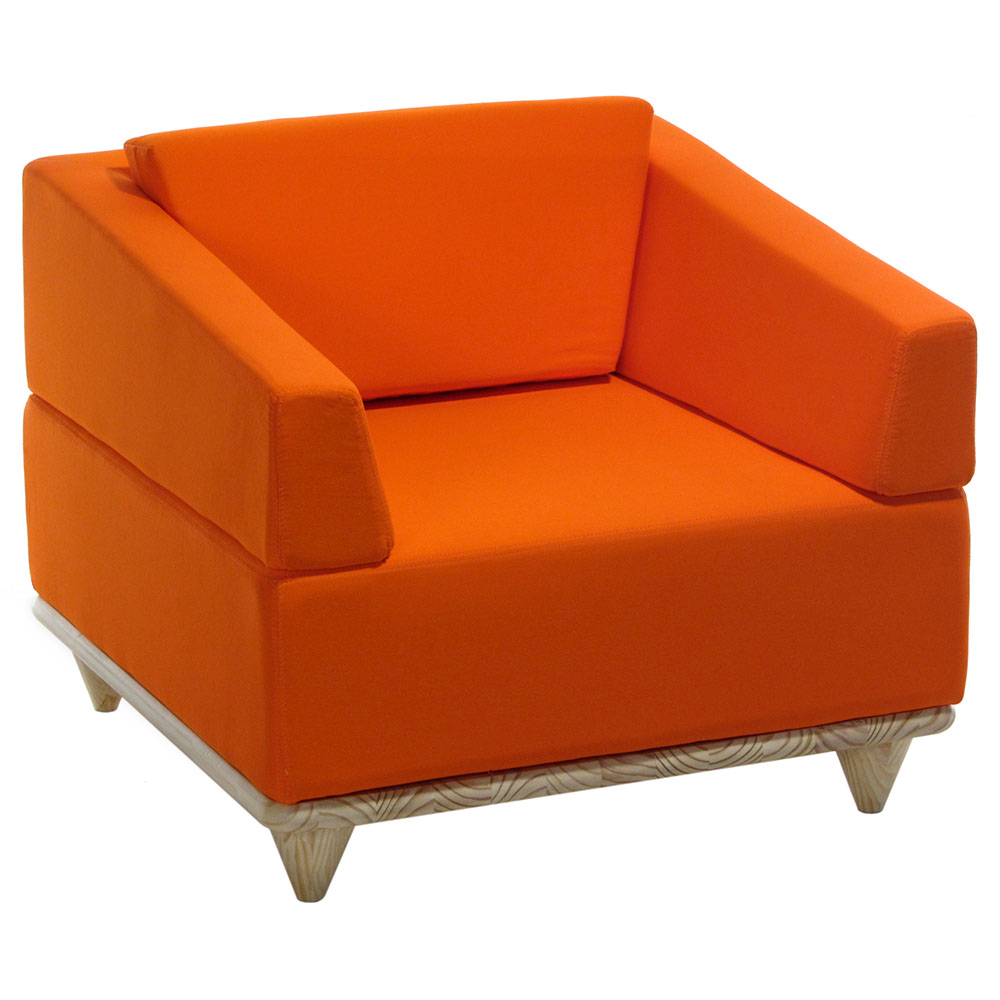 LAYER poltrona base madeira IMG_0806 1000.jpg